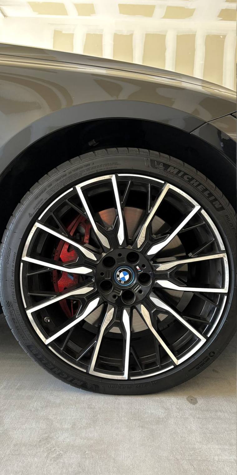 BMW M Series wheel before repair