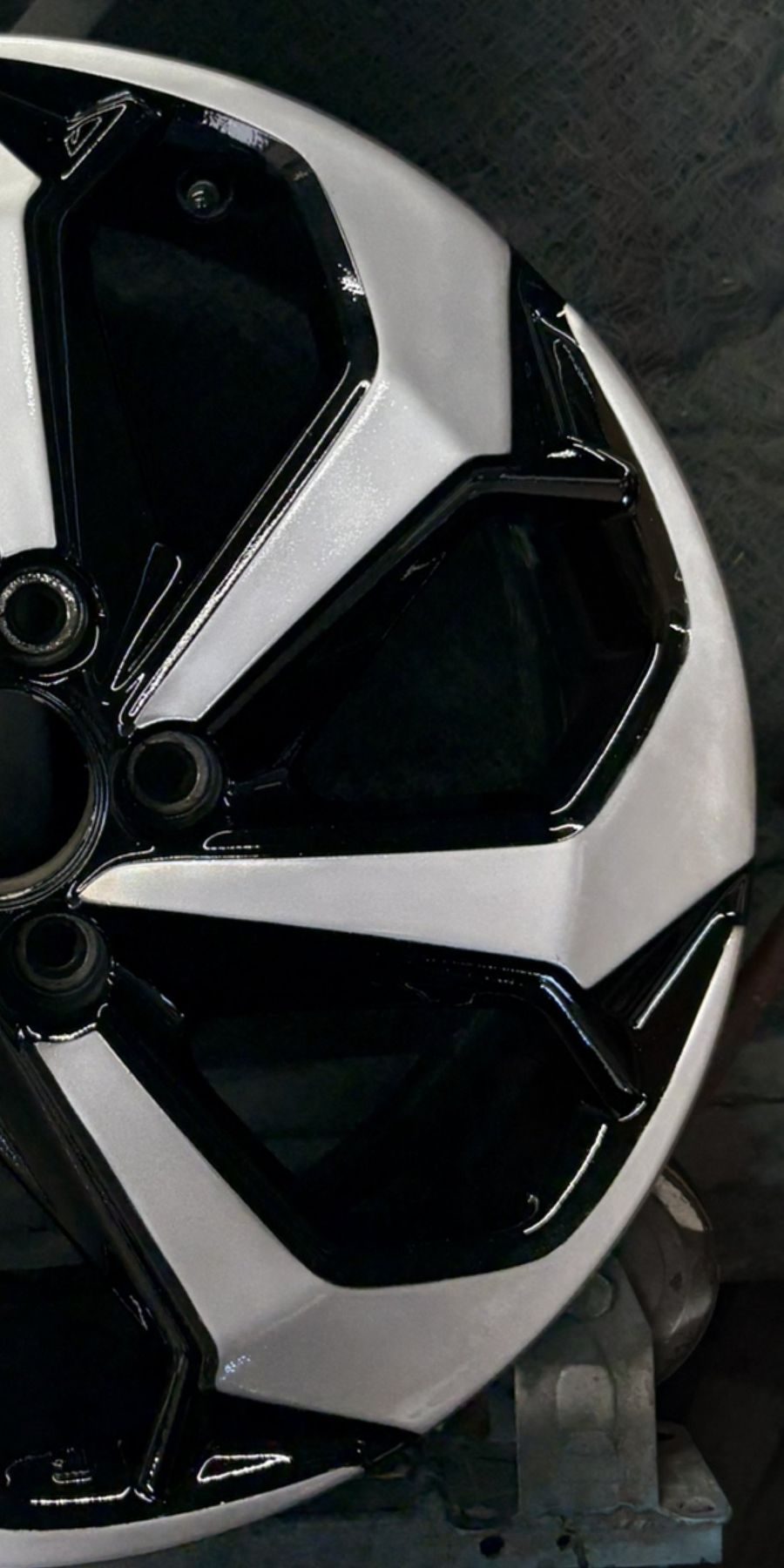 Two-tone machined face wheel after refinishing