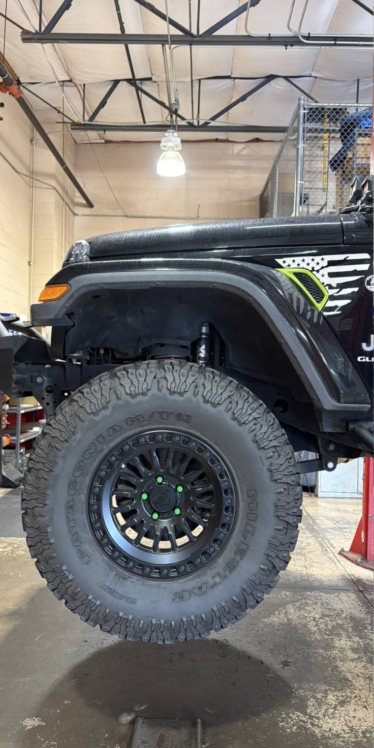 Jeep Gladiator wheel before repair