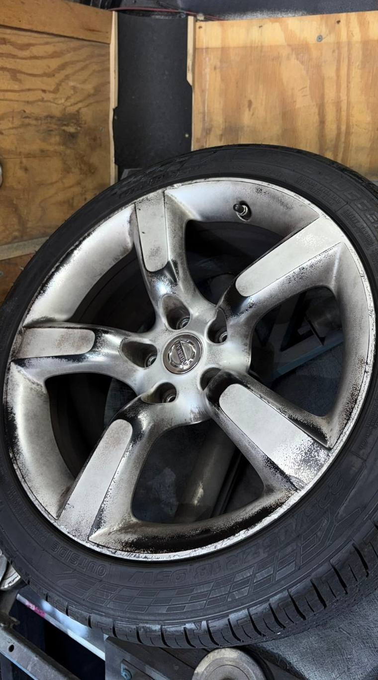 Nissan wheel before repair