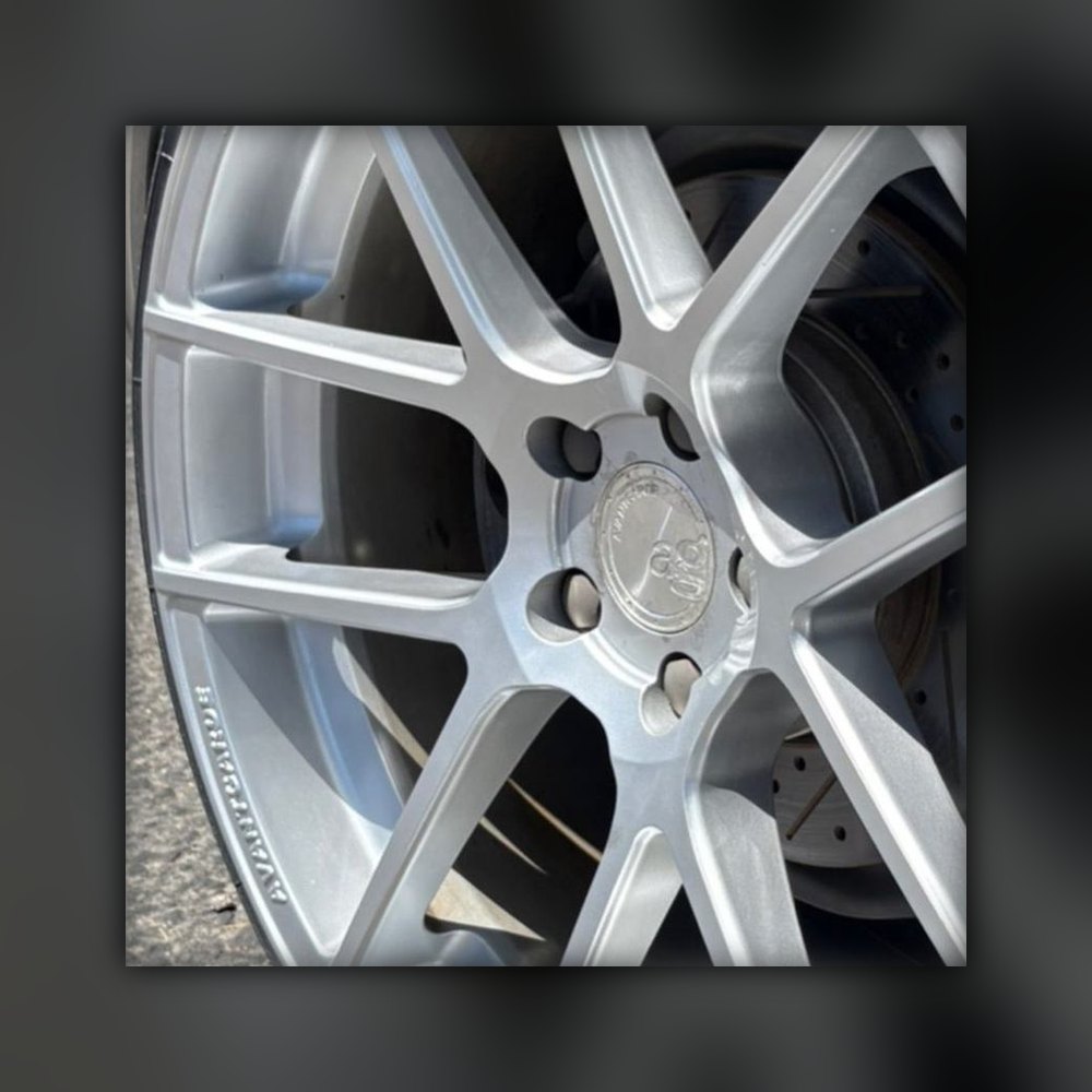 Avantgarde wheel after refinishing — restored silver finish